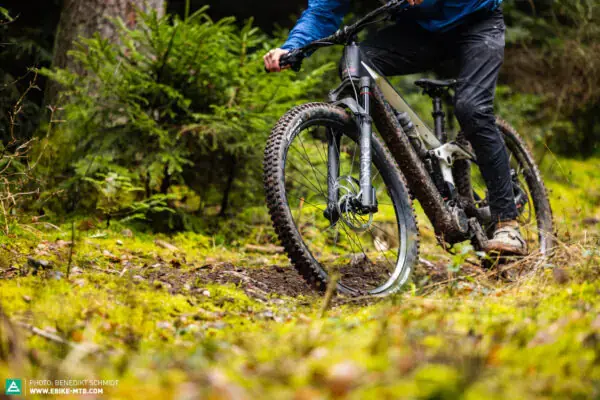 Test elektrokola RAYMON Tarok Ultra s motorem Avinox M2S a baterkou700Wh 