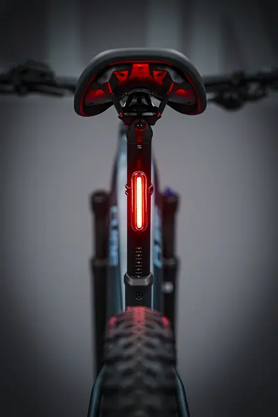 blikačka zadní MAX1 Ilumi 2.0 USB