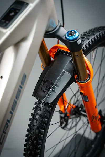 Crussis e-Hard 11.11 PRO (800 Wh) 2026