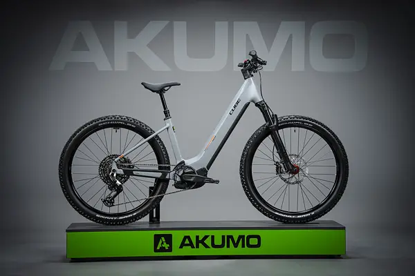 Cube Reaction Hybrid RACE 800, easy entry - vulcan´n´orange