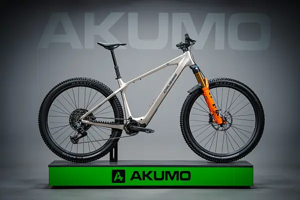 Crussis e-Hard 11.11 PRO (800 Wh) 2026