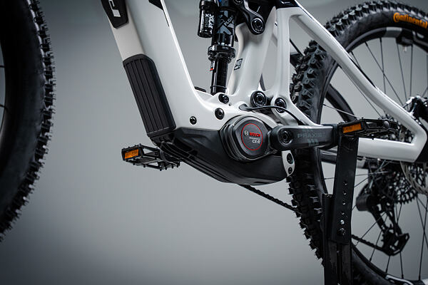 Pivot Shuttle LT Pro X0 Eagle Transmission - Stone Cold White
