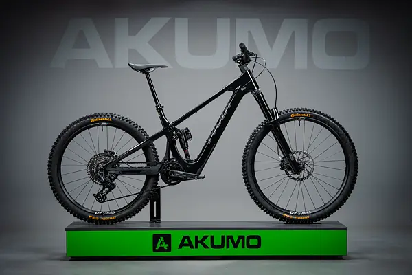 Pivot Shuttle AMPd PRO X0 Eagle - Black - 2026