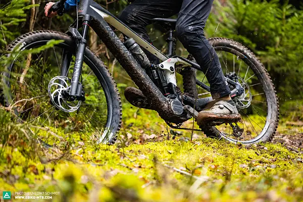 Test elektrokola RAYMON Tarok Ultra s motorem Avinox M2S a baterkou700Wh 
