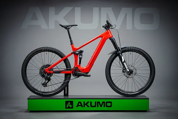 Steppenwolf Tundra 9.0 (800 Wh) 2026 - racing red gloss