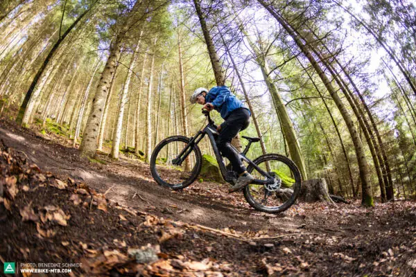 Test elektrokola RAYMON Tarok Ultra s motorem Avinox M2S a baterkou700Wh 