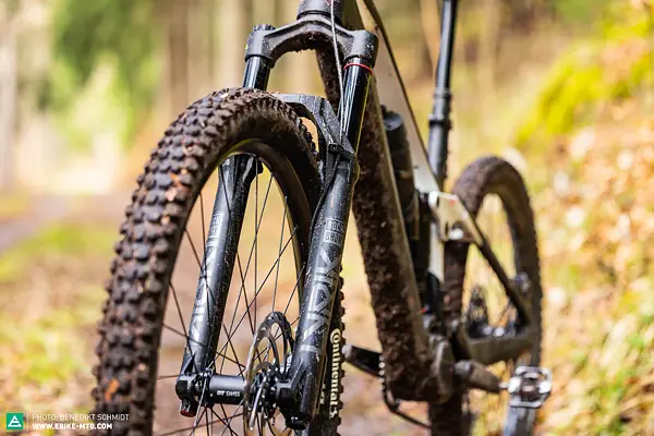 Test elektrokola RAYMON Tarok Ultra s motorem Avinox M2S a baterkou700Wh 