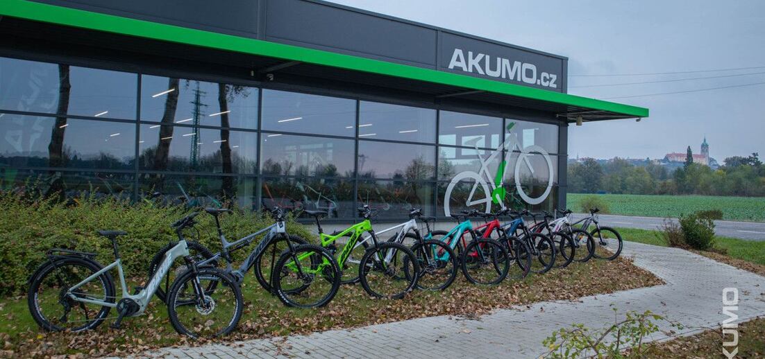 Představení elektrokol Apache 2024
