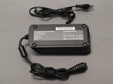 Nabíječka Bosch Compact 2Ah
