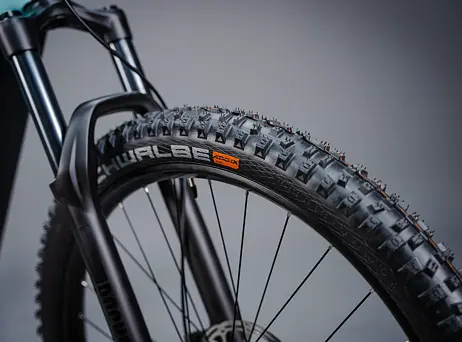 Cube Stereo Hybrid 140 HPC Race 625 - Dazzle´n´orange