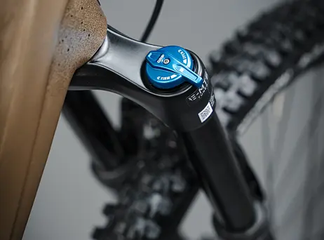 KTM Macina Kapoho 8972 - Golden Dust Matt (Black)