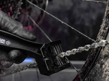 MUC-OFF BICYCLE CHAIN BRUSH - Kartáč na čištění řetězů