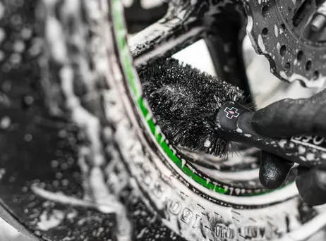 kartáč MUC-OFF Wheel&Component Brush