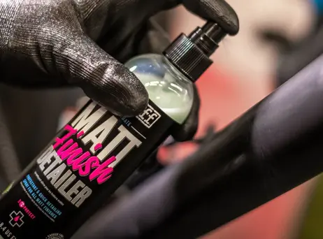 Prostředek na čištění a ochranu matných povrchů - MUC-OFF MATT FINISH DETAILER 250 ml