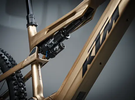 KTM Macina Kapoho 8972 - Golden Dust Matt (Black)