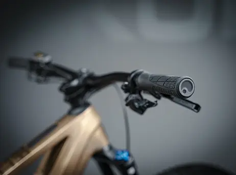 KTM Macina Kapoho 8972 - Golden Dust Matt (Black)