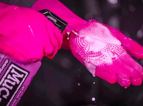 Silikonové mycí rukavice - MUC-OFF DEEP SCRUBBER GLOVES