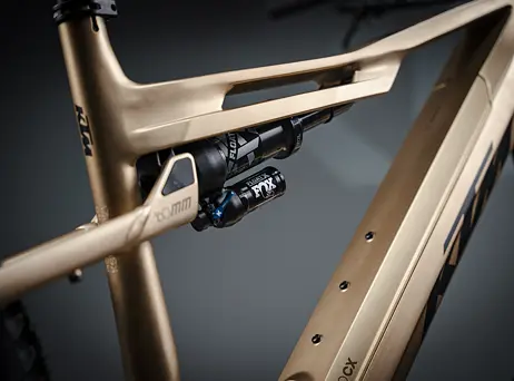 KTM Macina Kapoho 8972 - Golden Dust Matt (Black)