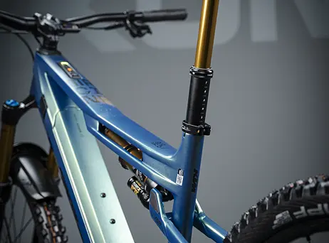 KTM Macina Kapoho PRESTIGE - Velvet Petrol Matt (Black+Gold)