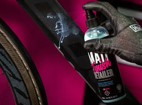 Prostředek na čištění a ochranu matných povrchů - MUC-OFF MATT FINISH DETAILER 250 ml