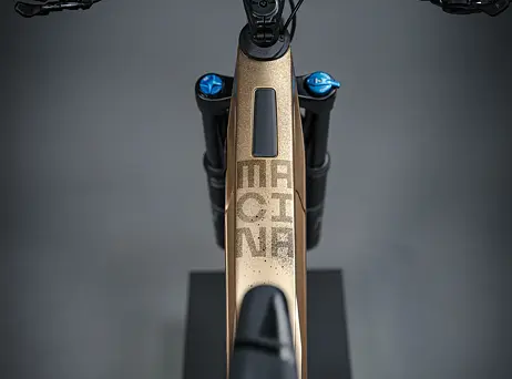 KTM Macina Kapoho 8972 - Golden Dust Matt (Black)