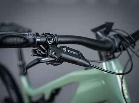 Focus Thron² 6.8 - Mineralgreen glossy/Magicblack glossy