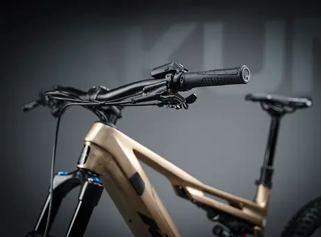 KTM Macina Kapoho 8972 - Golden Dust Matt (Black)
