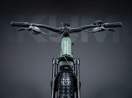 Focus Thron² 6.8 - Mineralgreen glossy/Magicblack glossy