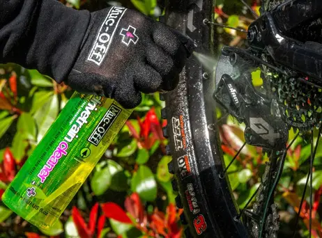 Silně odmašťující bio čistič na řetězy, 500 ml - MUC-OFF BIO DRIVETRAIN CLEANER